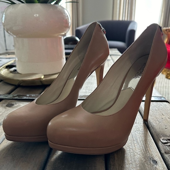 As new NUDE MICHAEL KORS PUMPS - Picture 9 of 13